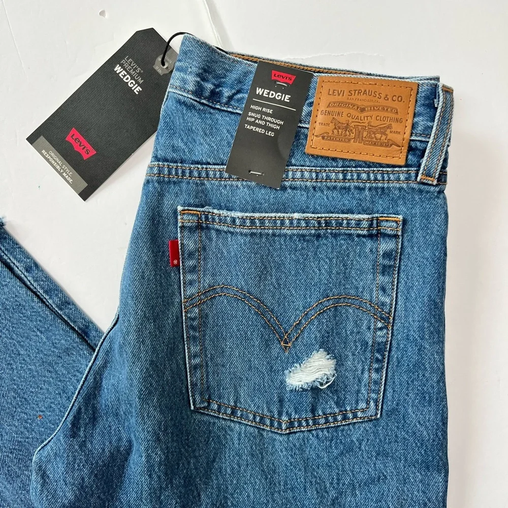 NWT Levi’s Wedgie High Rise - Picture 4 of 8